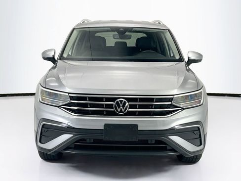 Used 2023 Volkswagen Tiguan SE FWD image 2