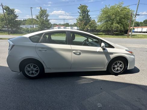 Used 2011 Toyota Prius Five image 6