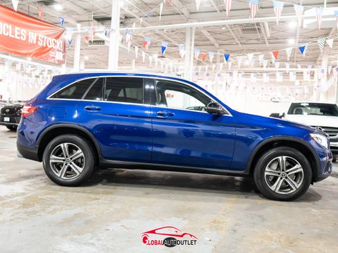 Used 2018 Mercedes-Benz GLC 300 4MATIC w/ Multimedia Package image 8