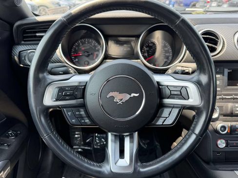 Used 2018 Ford Mustang Coupe RWD image 21