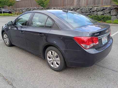 Used 2015 Chevrolet Cruze LS FWD image 8