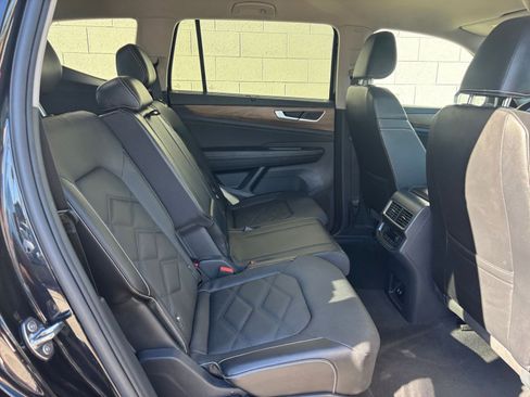 Used 2025 Volkswagen Atlas SE image 25