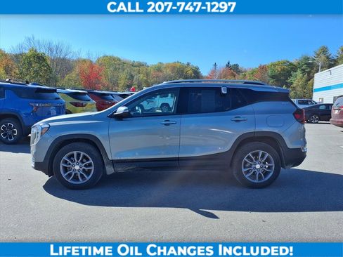 Used 2023 GMC Terrain SLT image 9