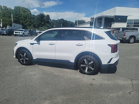 Certified 2022 Kia Sorento S w/ Panoramic Sunroof Package FWD image 4