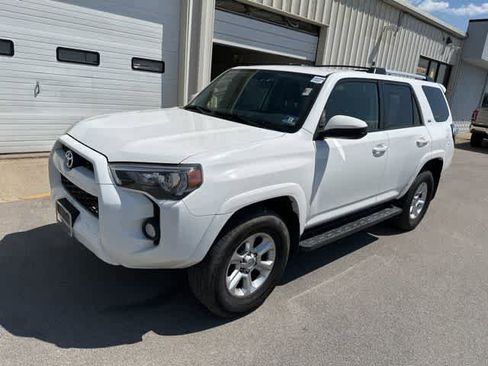 Used 2019 Toyota 4Runner SR5 AWD/4WD image 2