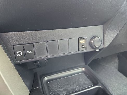 Used 2015 Toyota RAV4 XLE image 30