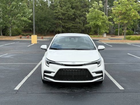 Used 2023 Toyota Corolla SE FWD image 2
