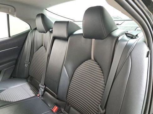 Used 2020 Toyota Camry SE image 13