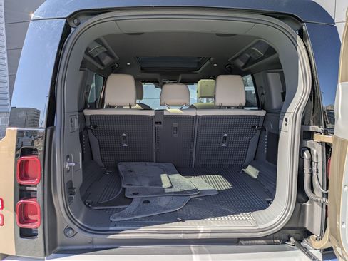 Certified 2023 Land Rover Defender 110 SE image 27