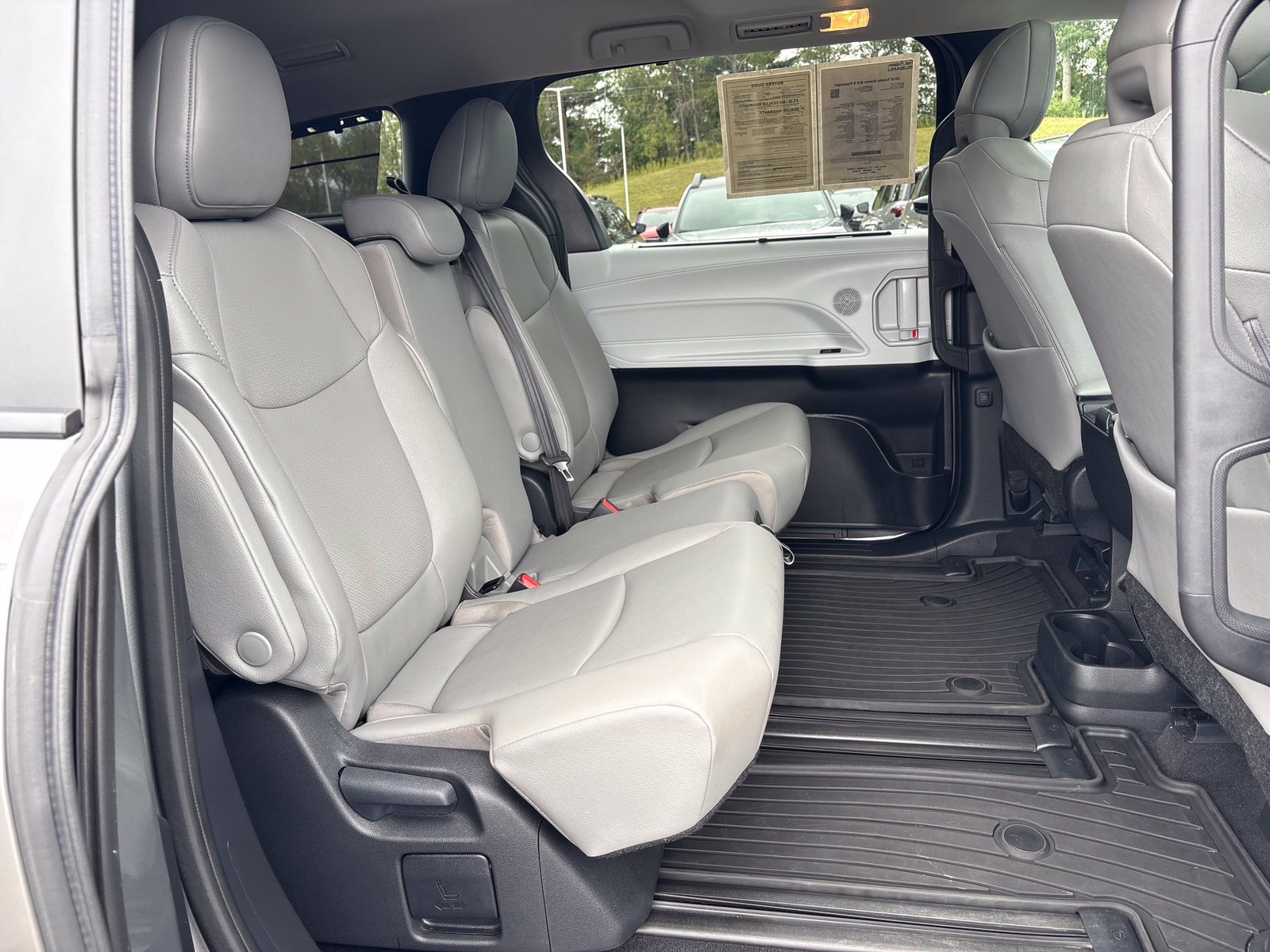 Used 2026 Toyota Sienna XLE FWD image 31