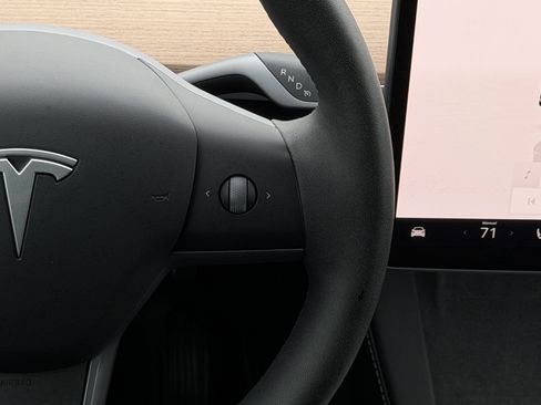 Used 2025 Tesla Model Y Long Range RWD image 15