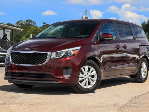 Used 2017 Kia Sedona LX w/ LX Essentials Premium Package image 1