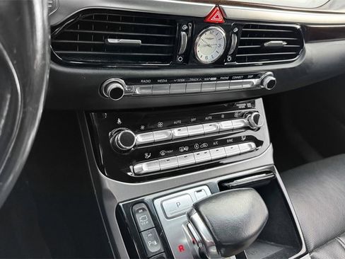 Used 2018 Genesis G90 3.3T Premium image 25