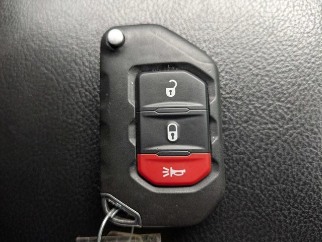 Used 2021 Jeep Wrangler Unlimited Rubicon w/ Cold Weather Group AWD/4WD image 31