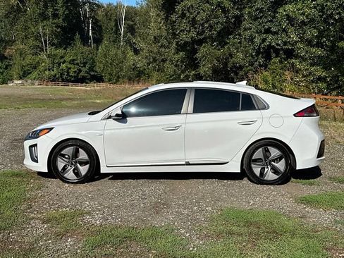 Used 2020 Hyundai Ioniq Limited FWD image 6