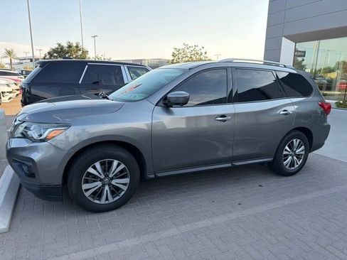Used 2019 Nissan Pathfinder SL AWD/4WD image 2
