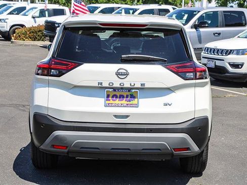 Used 2023 Nissan Rogue SV image 3