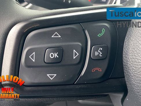 Used 2023 Jeep Gladiator Sport image 18