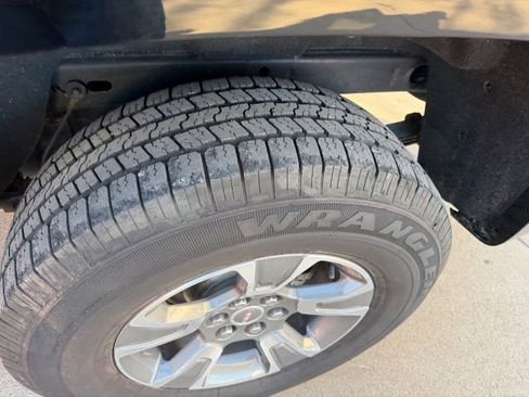 Used 2018 GMC Canyon SLE image 14