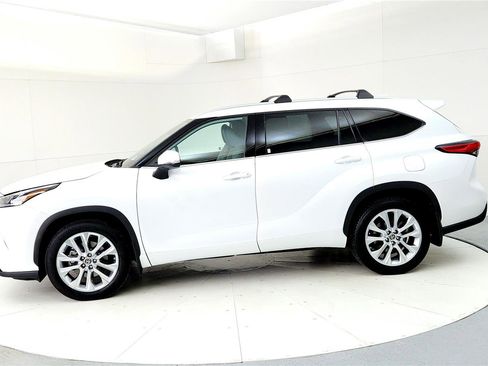 Used 2023 Toyota Highlander Limited image 3