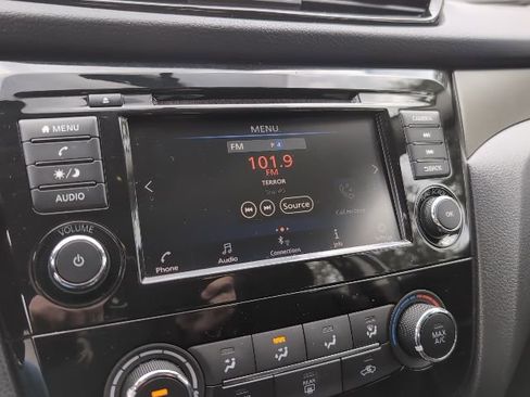 Used 2019 Nissan Rogue Sport S image 13