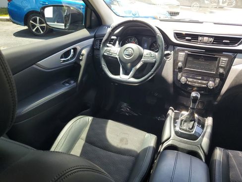 Used 2020 Nissan Rogue Sport SV w/ Technology Package FWD image 14