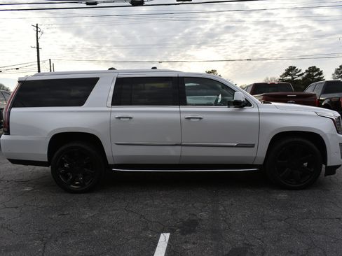 Used 2020 Cadillac Escalade ESV Premium Luxury image 5