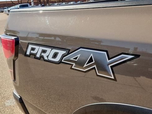 Used 2022 Nissan Titan PRO-4X w/ Pro-4x Convenience Package image 8