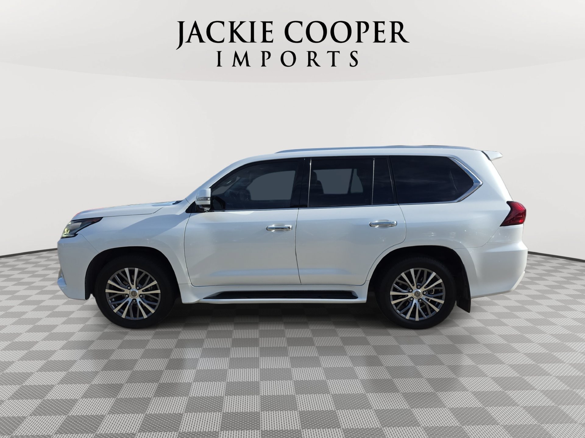 Used 2019 Lexus LX 570 4WD w/ Luxury Package image 8