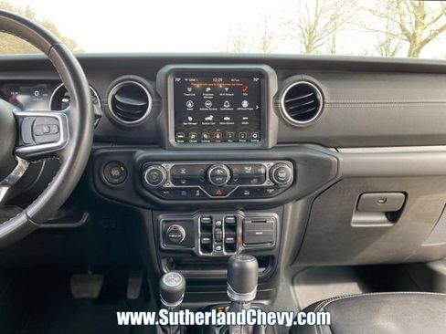 Used 2022 Jeep Wrangler Unlimited Sahara AWD/4WD image 25