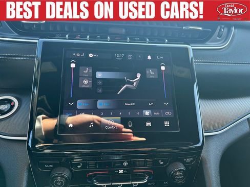 Used 2024 Jeep Grand Cherokee Altitude AWD/4WD image 15