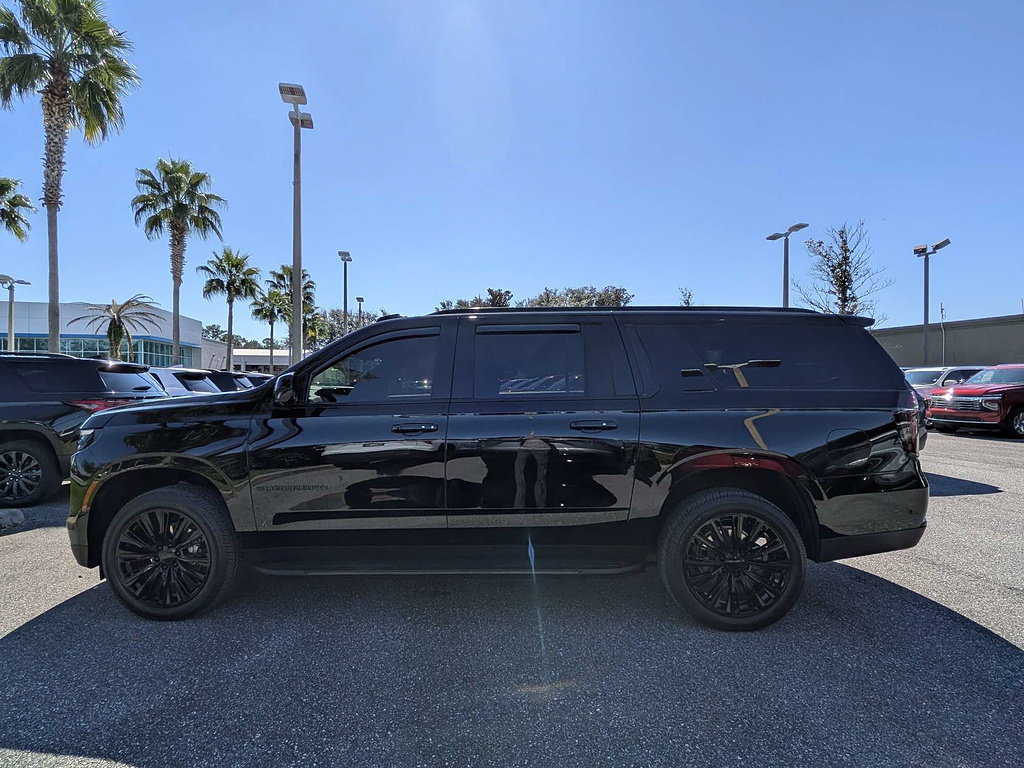 Used 2025 Chevrolet Suburban LS RWD image 6