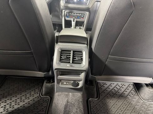 Used 2024 Volkswagen Tiguan SE w/ Panoramic Sunroof Package AWD/4WD image 20