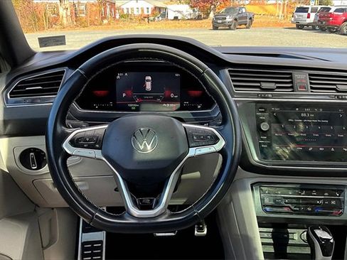 Used 2023 Volkswagen Tiguan SE R-Line image 12