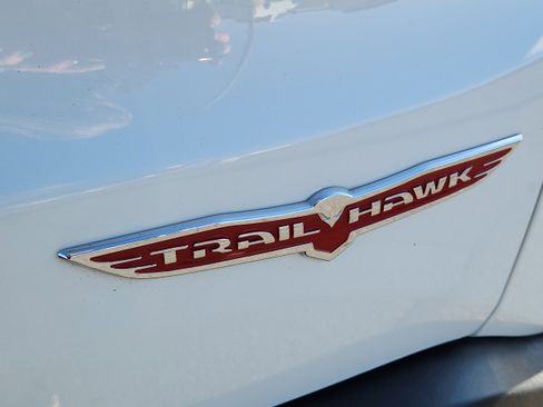 Used 2023 Jeep Renegade Trailhawk image 6