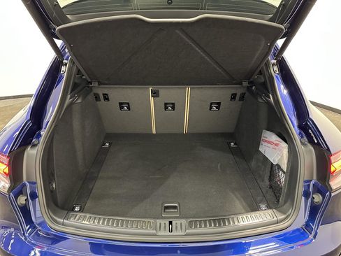 Certified 2026 Porsche Macan AWD/4WD image 37