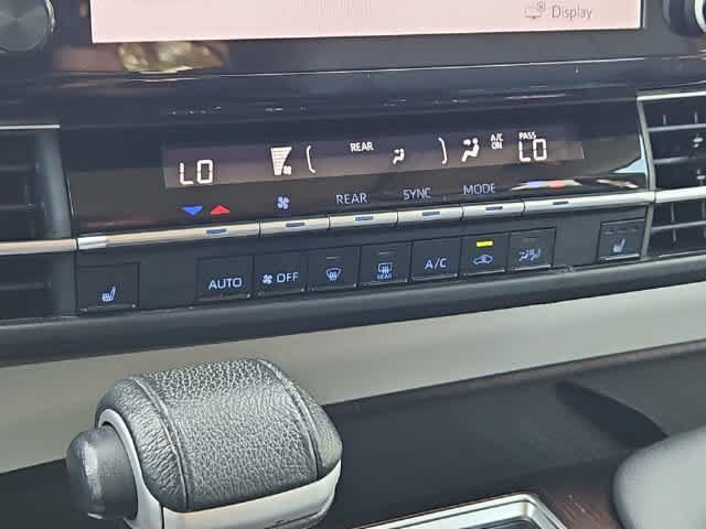 Used 2021 Toyota Sienna XLE FWD image 25
