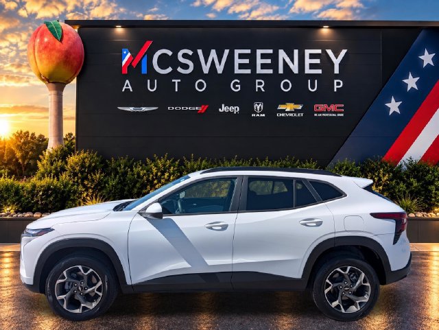 Used 2025 Chevrolet Trax LT FWD image 2