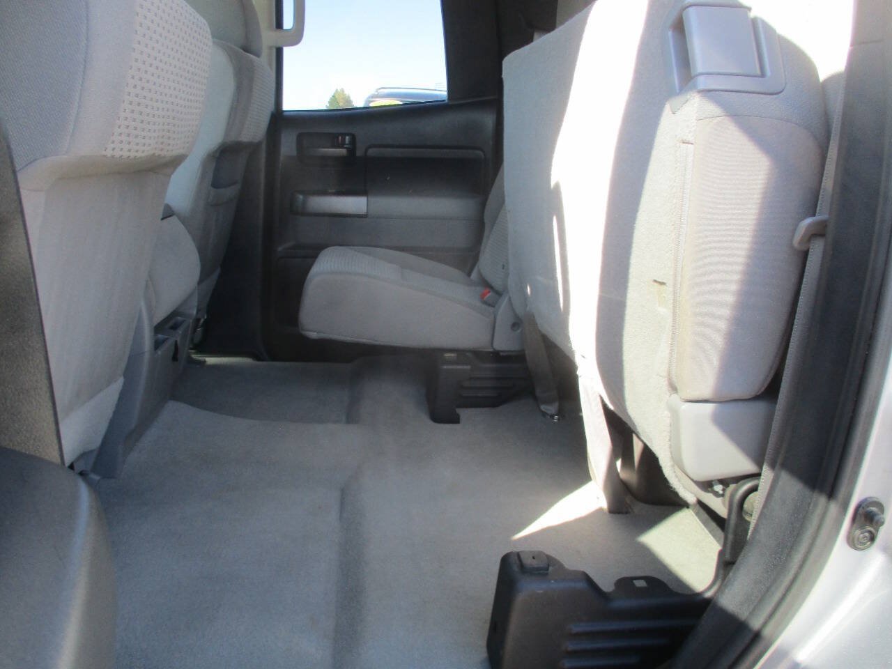 Used 2011 Toyota Tundra 4x4 Double Cab w/ Tow Pkg image 21