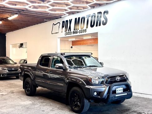Used 2015 Toyota Tacoma 4x4 Double Cab w/ Convenience Package image 1
