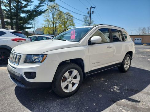 Used 2016 Jeep Compass Latitude FWD image 1