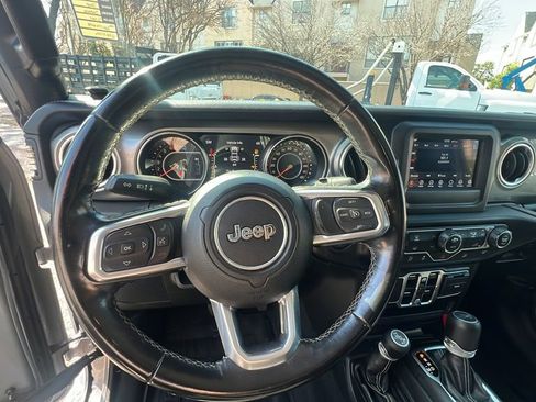 Used 2020 Jeep Wrangler Unlimited Sahara image 12