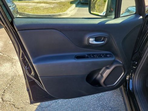 Used 2023 Jeep Renegade Latitude image 10