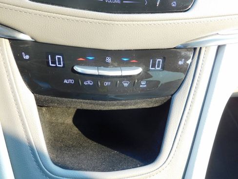 Used 2017 Cadillac XT5 Luxury w/ Driver Awareness Package AWD/4WD image 18