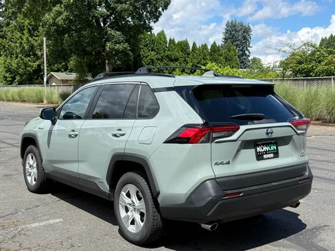 Used 2020 Toyota RAV4 XLE w/ Convenience Package AWD/4WD image 4