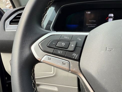 Used 2022 Volkswagen Tiguan SE w/ Panoramic Sunroof Package image 20