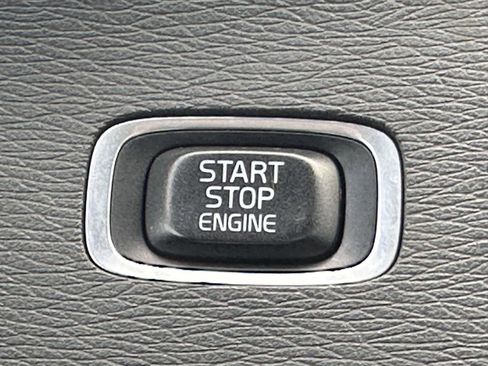 Used 2017 Volvo V60 T5 Cross Country w/ Convenience Package image 19