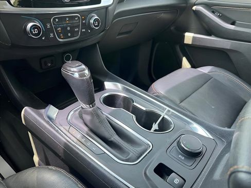 Used 2019 Chevrolet Traverse LT FWD image 24