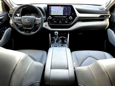 Used 2021 Toyota Highlander Limited image 31