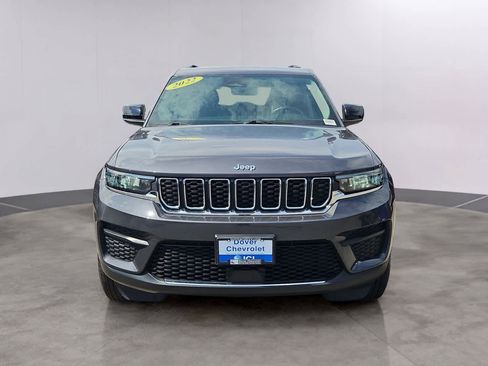 Used 2022 Jeep Grand Cherokee Laredo w/ Luxury Tech Group I AWD/4WD image 2